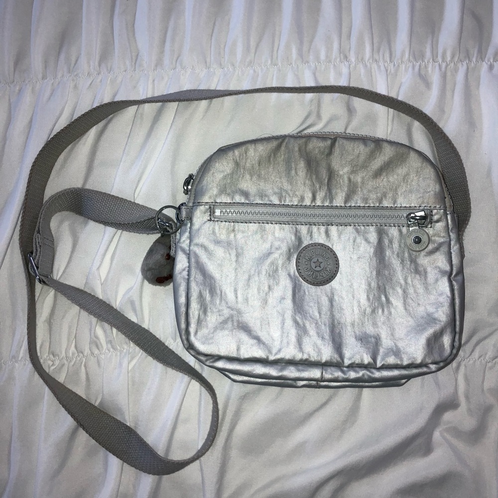 Metallic silver Kipling Crossbody😍